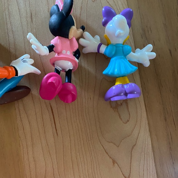 4 Vintage Disney PVC Epcot Collectible Minnie Daisy Goofy Donald Figurine Toys - Picture 9 of 14